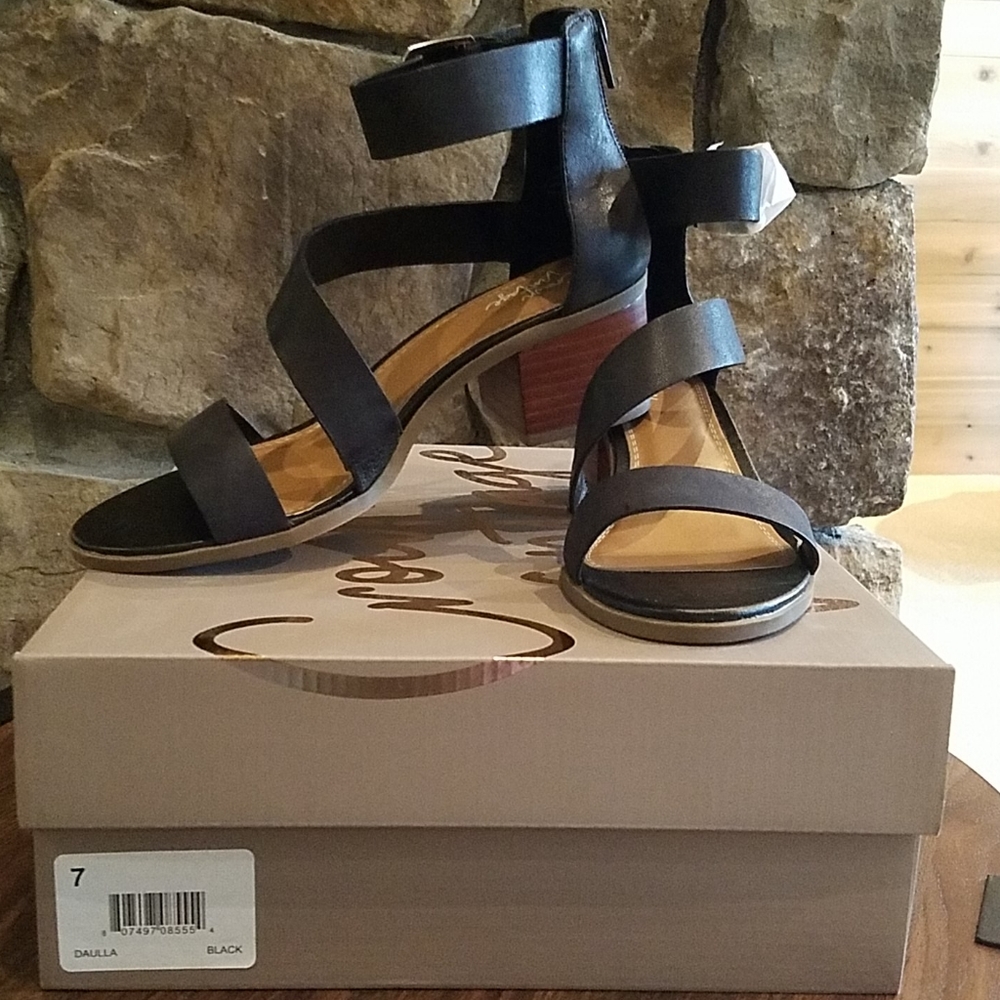 Crown Vintage brand ankle sandals